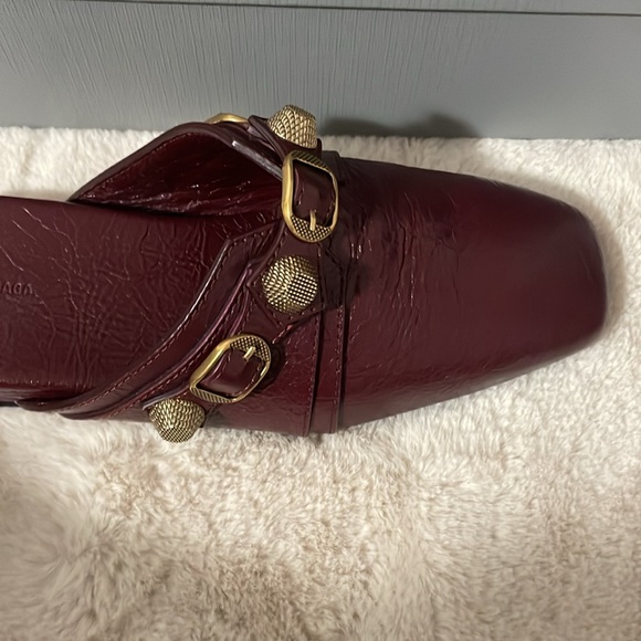 NWT Balenciaga Leather Slipper Mules with buckle and textured finish in burgundy - Picture 5 of 14